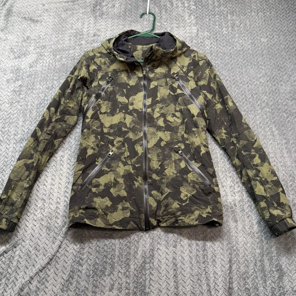 Lululemon Rise and Shine Jacket Women's Size 4 Green Camo Hooded Full Zip Active
